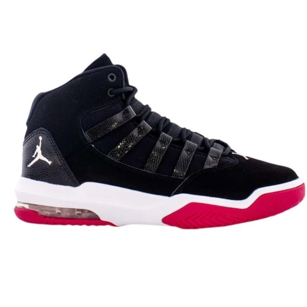 Jordan Max Aura in Black Size 38.5/ Youth 6